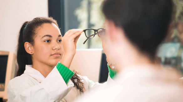 BTS OPTICIEN LUNETIER